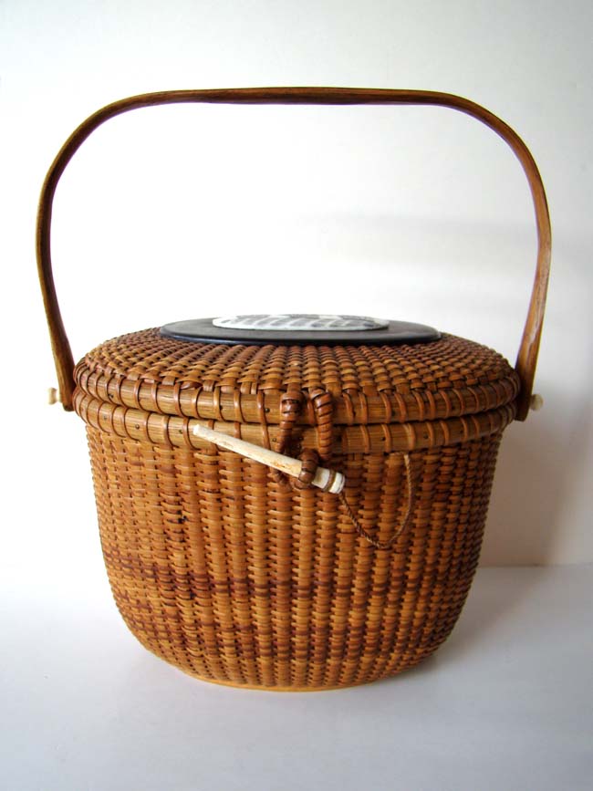 A Beautiful Nantucket 'Friendship“ Basket by Jose Reyes circa 1975